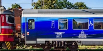 Влак с логото на БДЖ