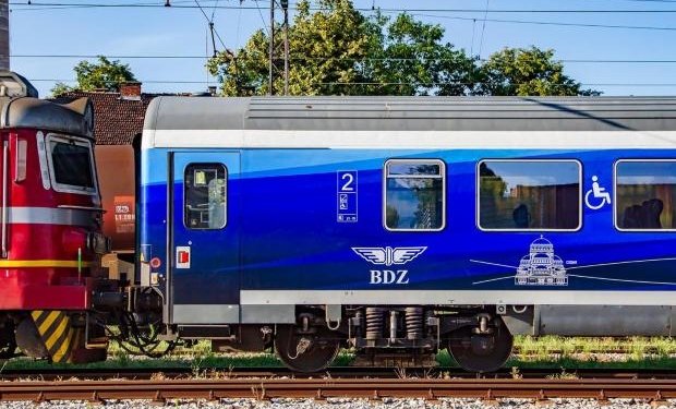 Влак с логото на БДЖ